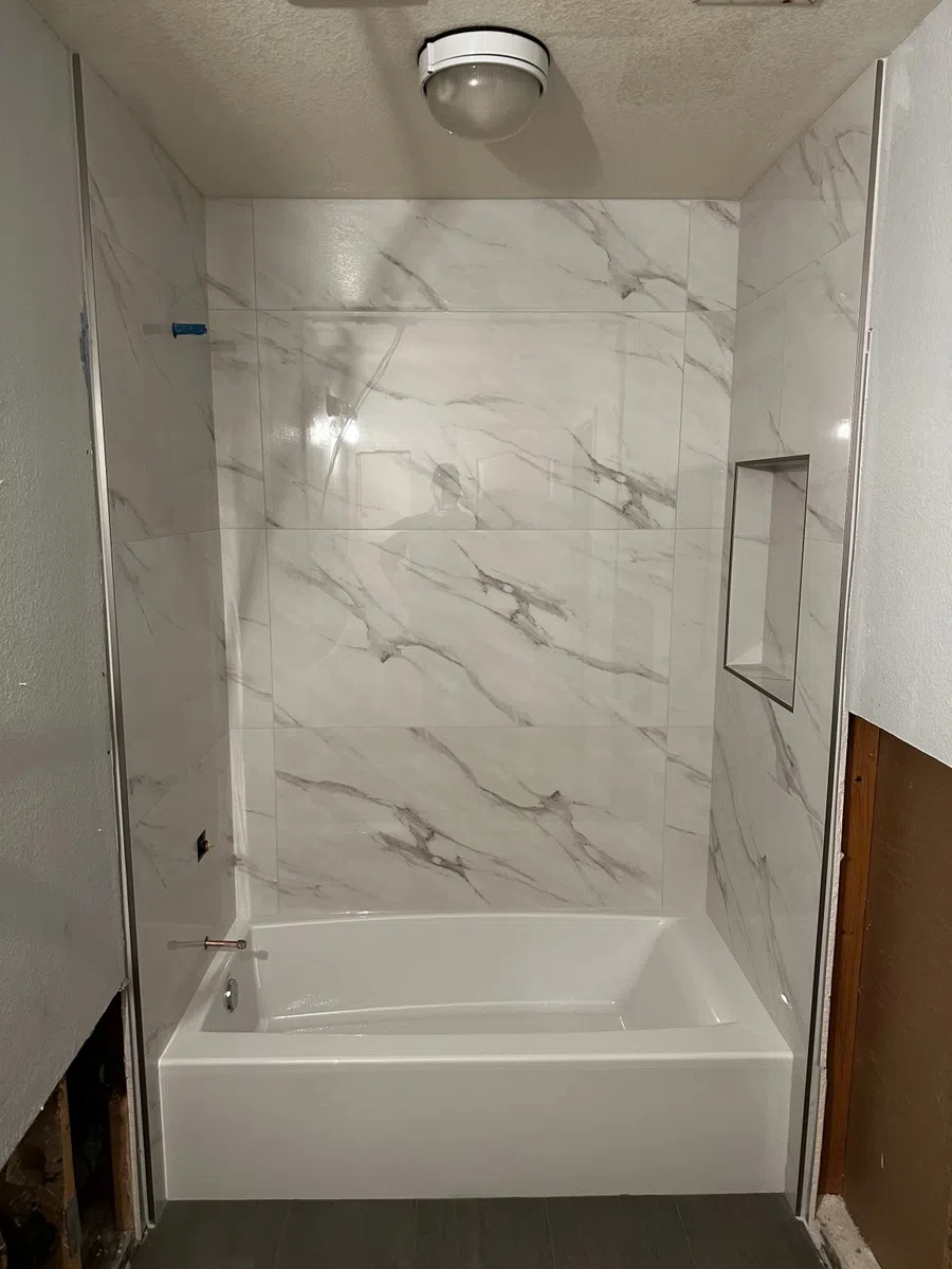 Porcelain tile tub surround installation